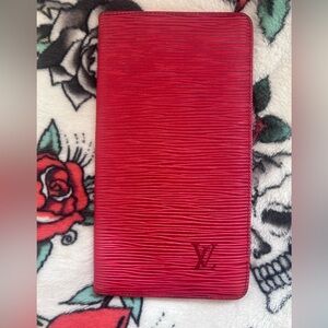LOUIS VUITTON Epi Portefeuille Brazza in Castillan Red - Rare Vintage Design